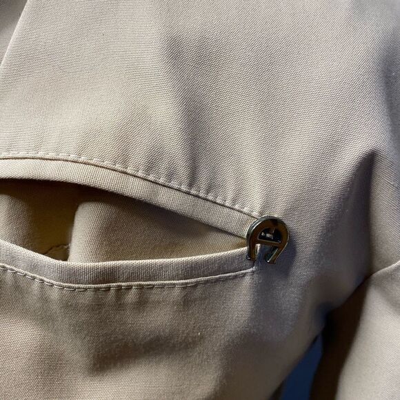 Vintage Etienne Aigner khaki trench coat with cinched waist hoodie and emblem - Picture 13 of 14